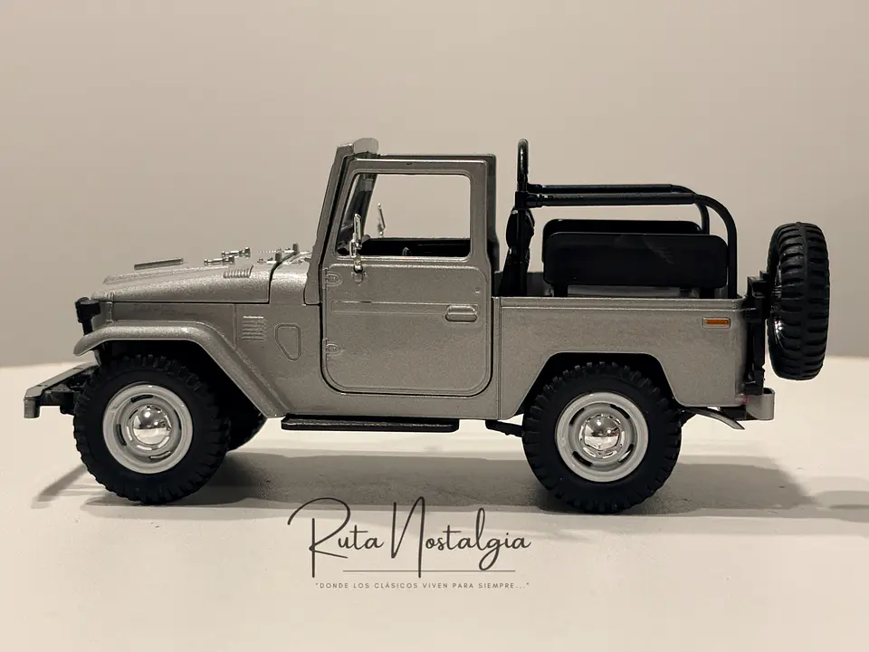 Camioneta Toyota FJ40 Land Cruiser 4x4 | Motormax 1:24 6