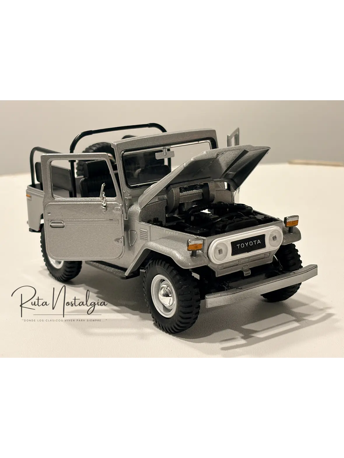 Toyota FJ40 Land Cruiser — Motormax Platinum Collection 1:24 | 4x4 clásico de colección 2