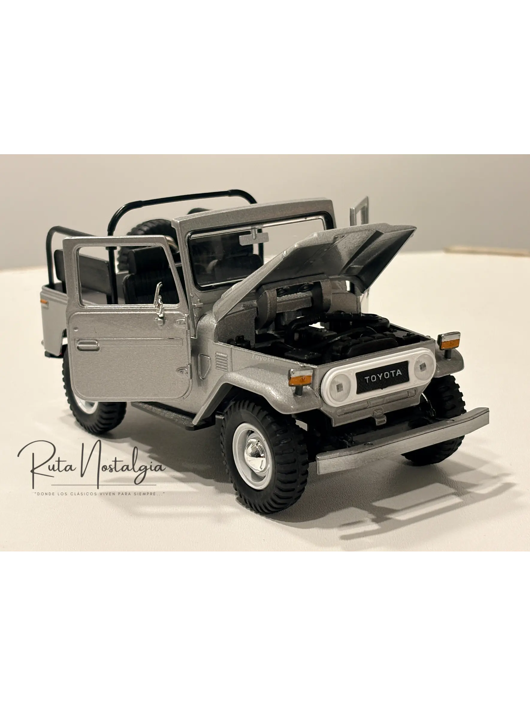 Toyota FJ40 Land Cruiser — Motormax Platinum Collection 1:24 | 4x4 clásico de colección 2