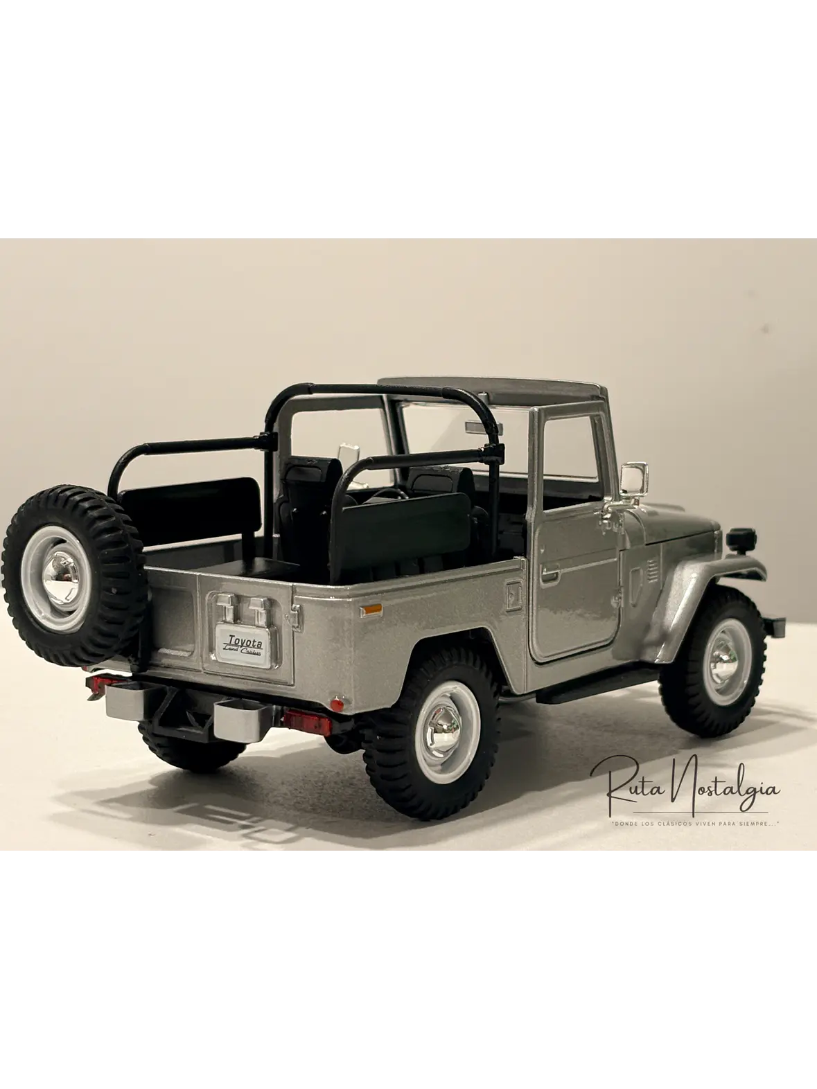 Toyota FJ40 Land Cruiser — Motormax Platinum Collection 1:24 | 4x4 clásico de colección 10