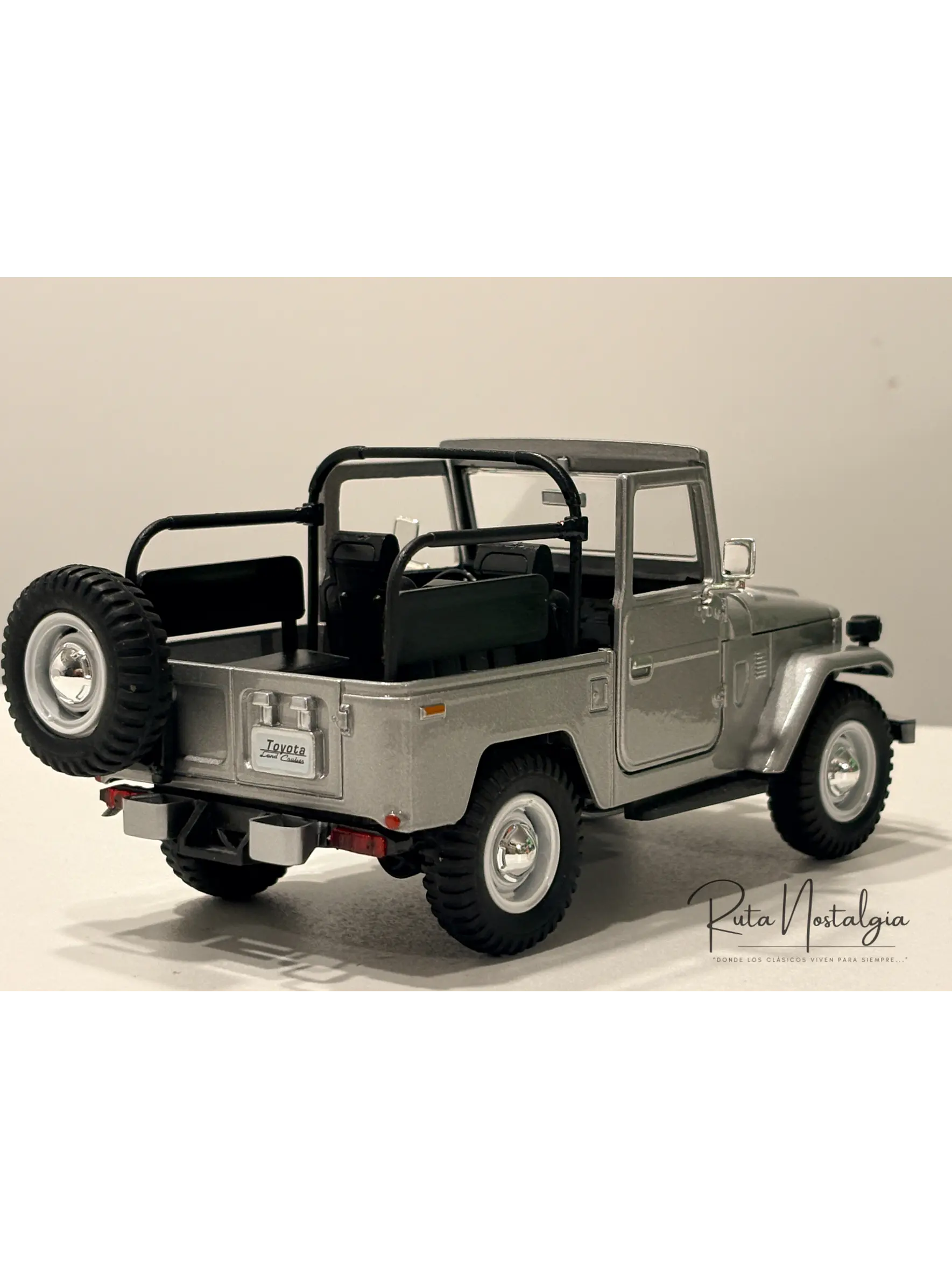 Toyota FJ40 Land Cruiser — Motormax Platinum Collection 1:24 | 4x4 clásico de colección 10