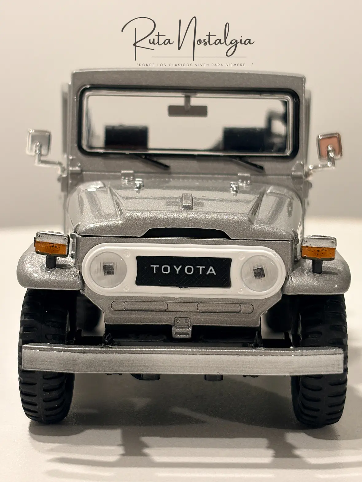 Toyota FJ40 Land Cruiser — Motormax Platinum Collection 1:24 | 4x4 clásico de colección 3