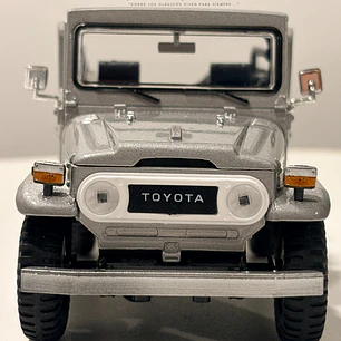 Toyota FJ40 Land Cruiser — Motormax Platinum Collection 1:24 | 4x4 clásico de colección