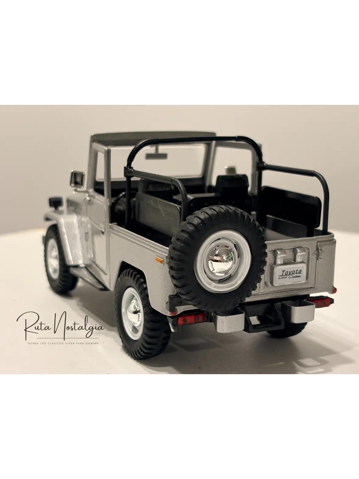 Toyota FJ40 Land Cruiser — Motormax Platinum Collection 1:24 | 4x4 clásico de colección 8
