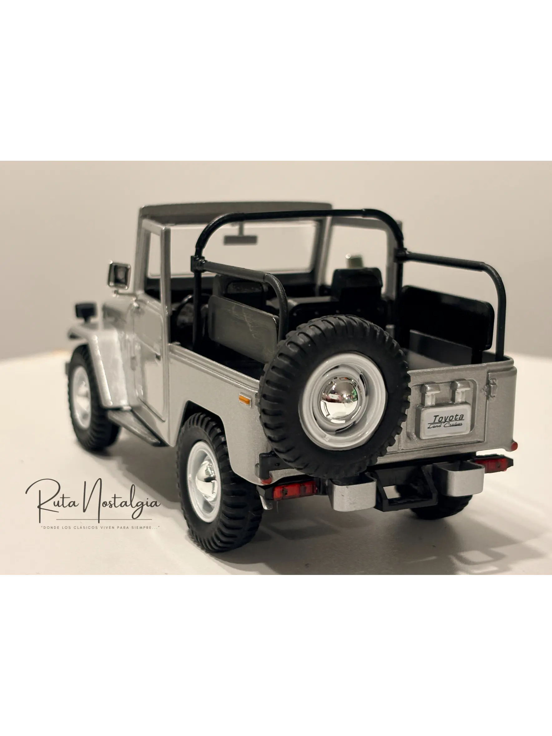 Toyota FJ40 Land Cruiser — Motormax Platinum Collection 1:24 | 4x4 clásico de colección 8