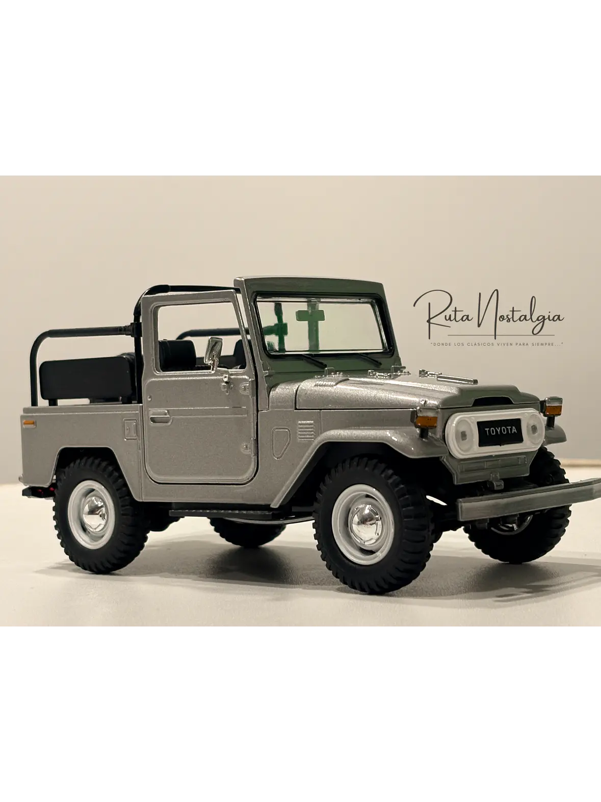 Toyota FJ40 Land Cruiser — Motormax Platinum Collection 1:24 | 4x4 clásico de colección 12