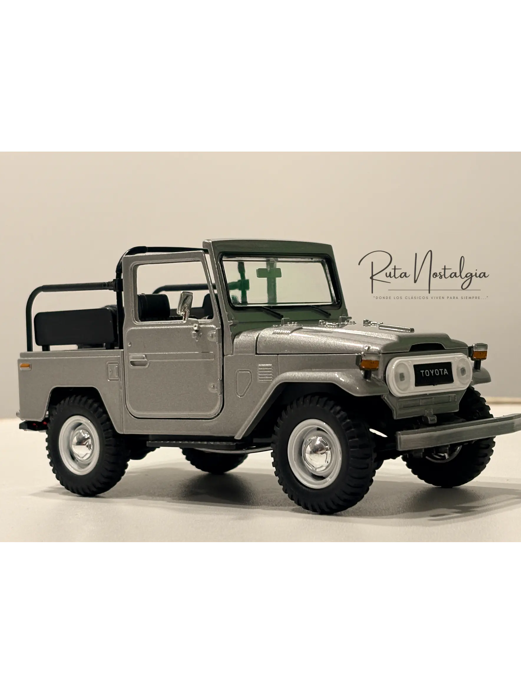 Toyota FJ40 Land Cruiser — Motormax Platinum Collection 1:24 | 4x4 clásico de colección 12