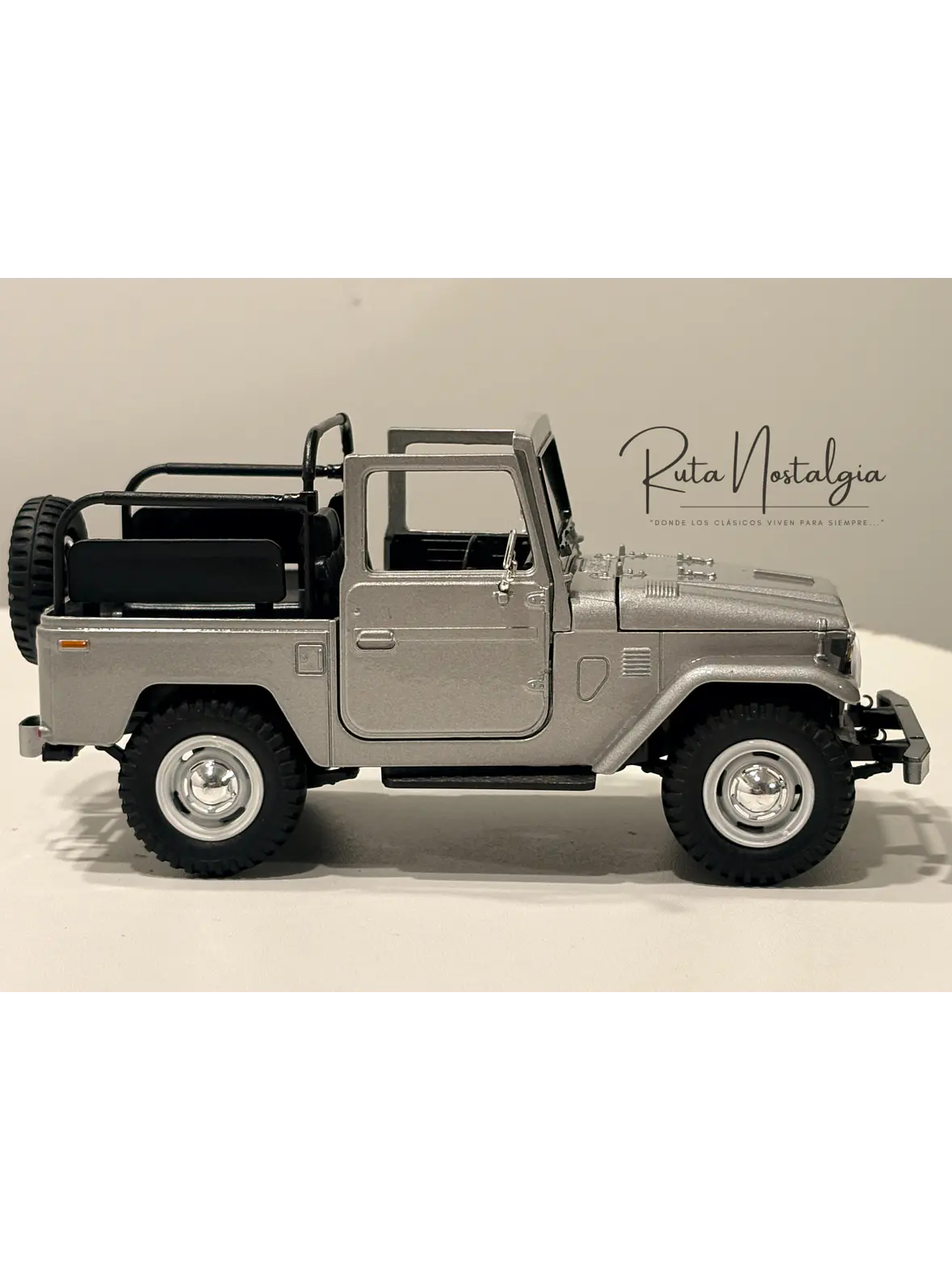 Toyota FJ40 Land Cruiser — Motormax Platinum Collection 1:24 | 4x4 clásico de colección 11
