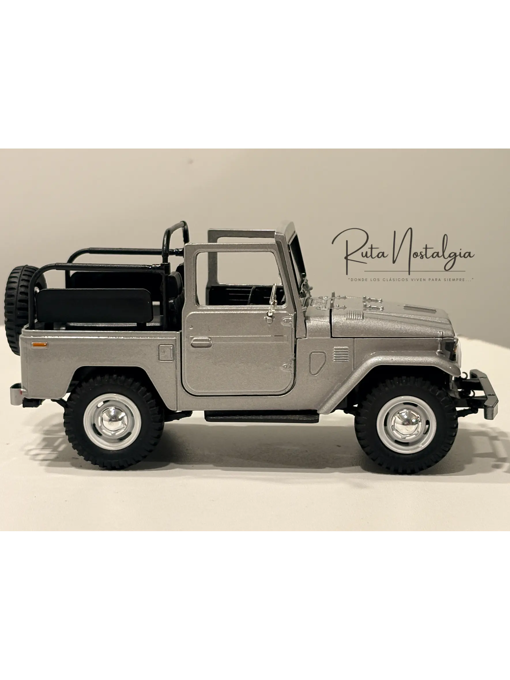 Toyota FJ40 Land Cruiser — Motormax Platinum Collection 1:24 | 4x4 clásico de colección 11