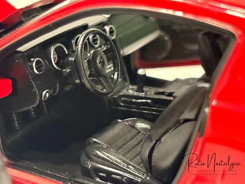 2007 Shelby Cobra GT500 — Welly NEX Models 1:24 | Muscle Car americano de colección