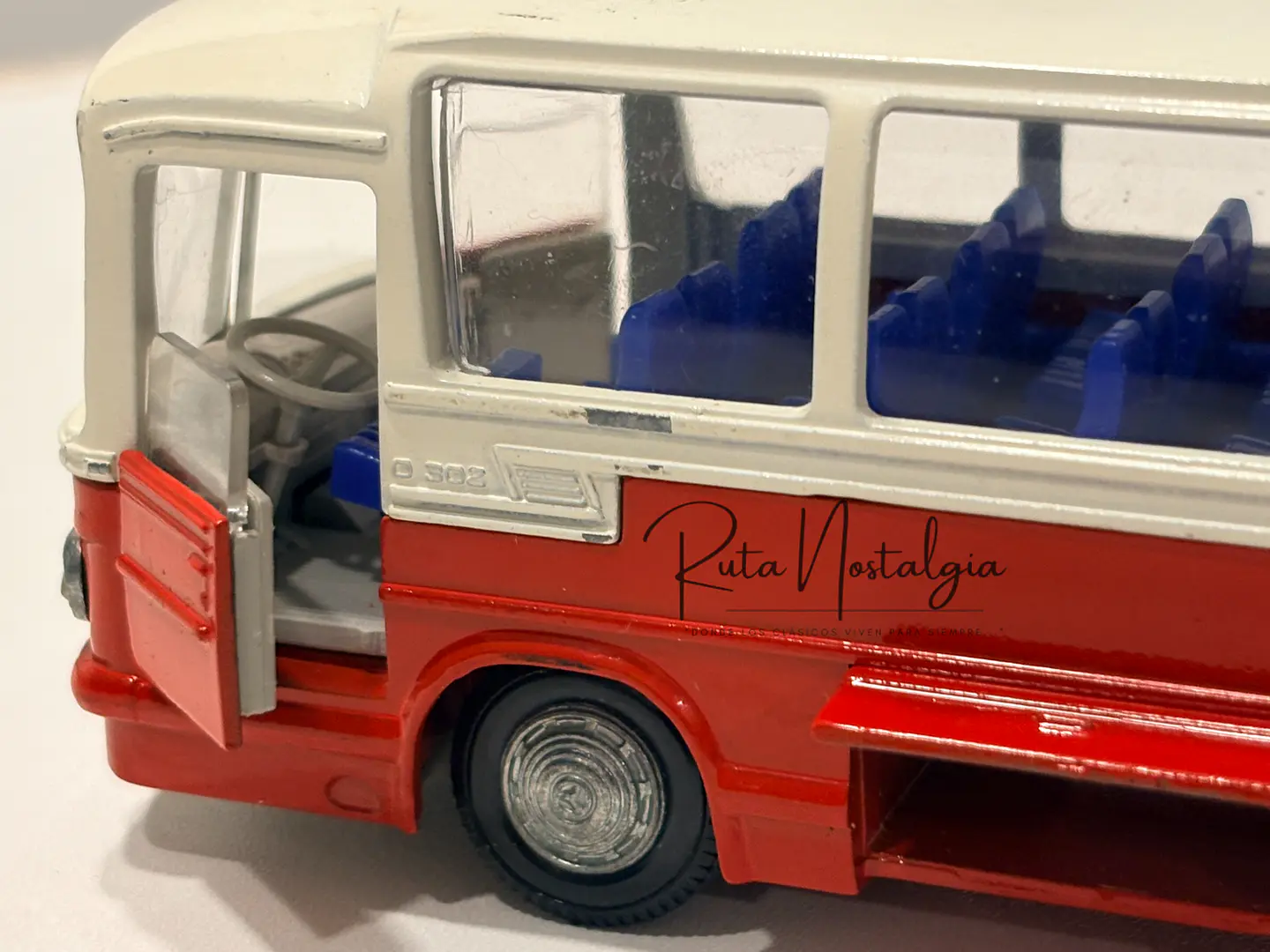 Bus Mercedes-Benz O 302 | Tekno 1:60 Coleccionable 4