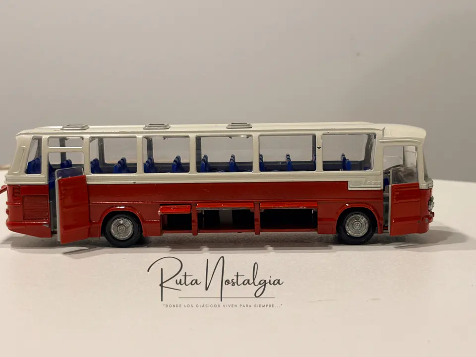 Bus Mercedes-Benz O 302 | Tekno 1:60 Coleccionable 10