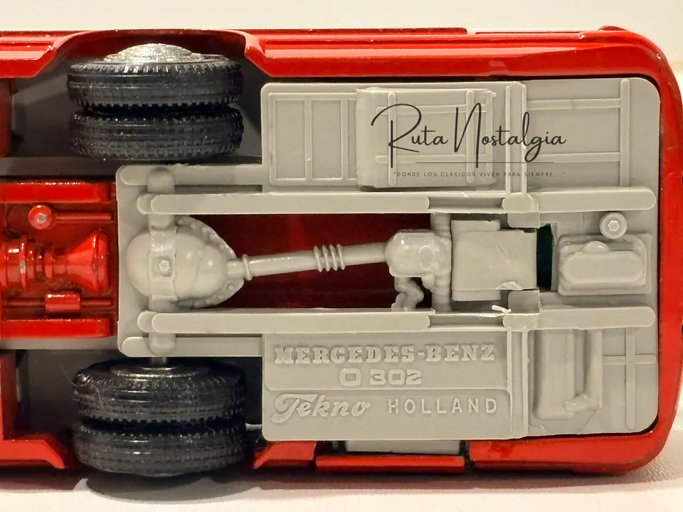 Bus Mercedes-Benz O 302 | Tekno 1:60 Coleccionable 13