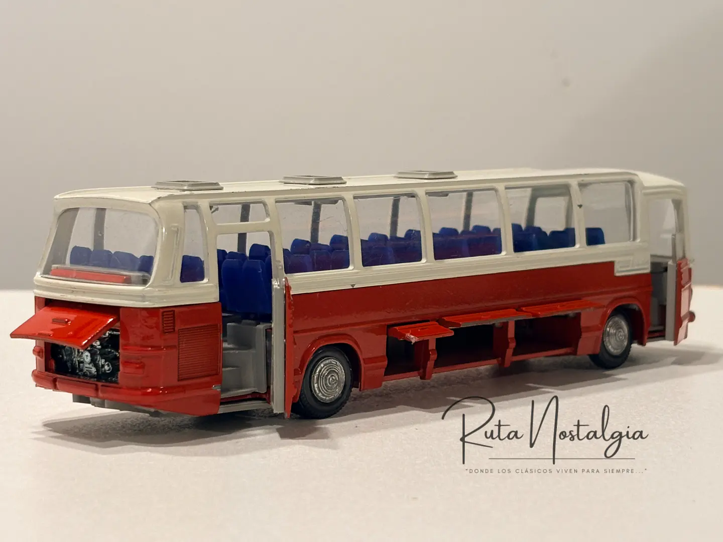Bus Mercedes-Benz O 302 | Tekno 1:60 Coleccionable 9