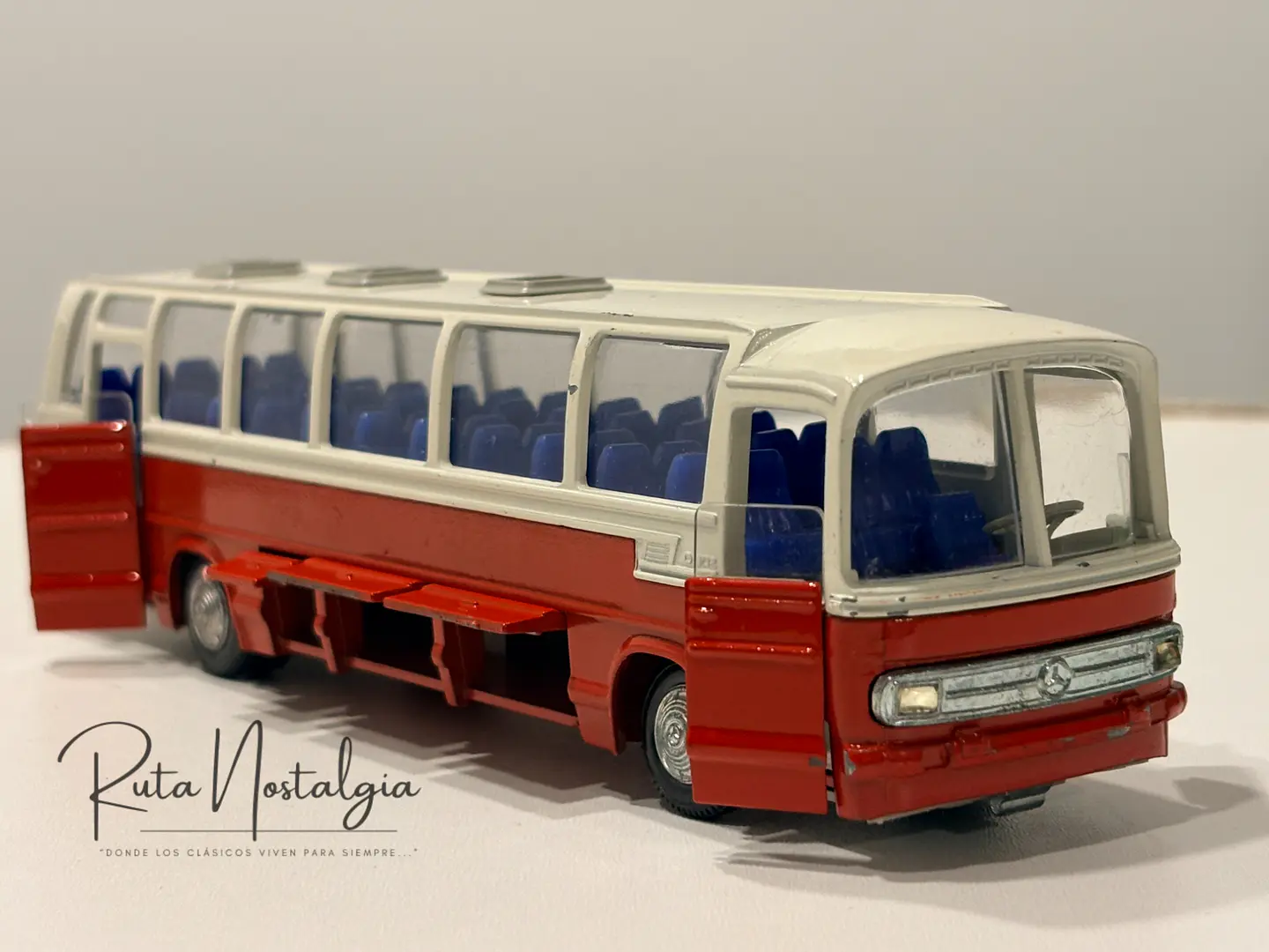Bus Mercedes-Benz O 302 | Tekno 1:60 Coleccionable 1