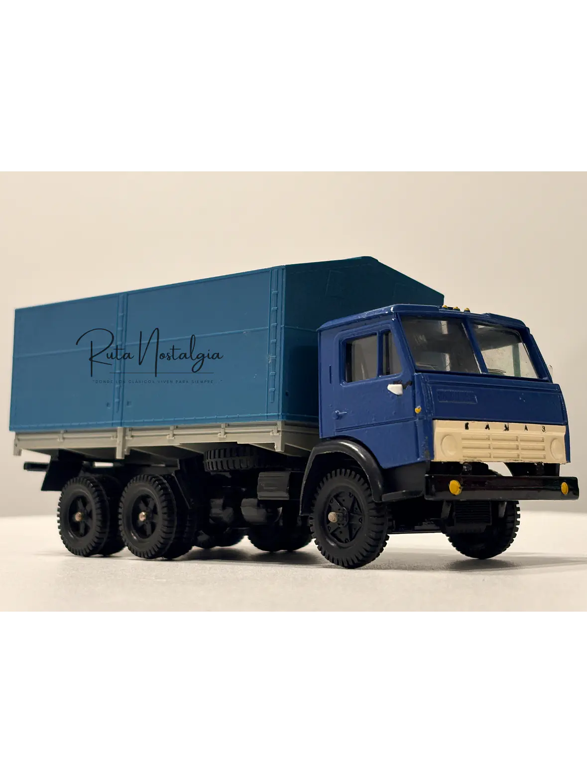 Kamaz 5320 | Elecon AREK 1:43 - Made in USSR | Camión soviético vintage sin caja para colección en Chile - Sin espejo retrovisor derecho 1
