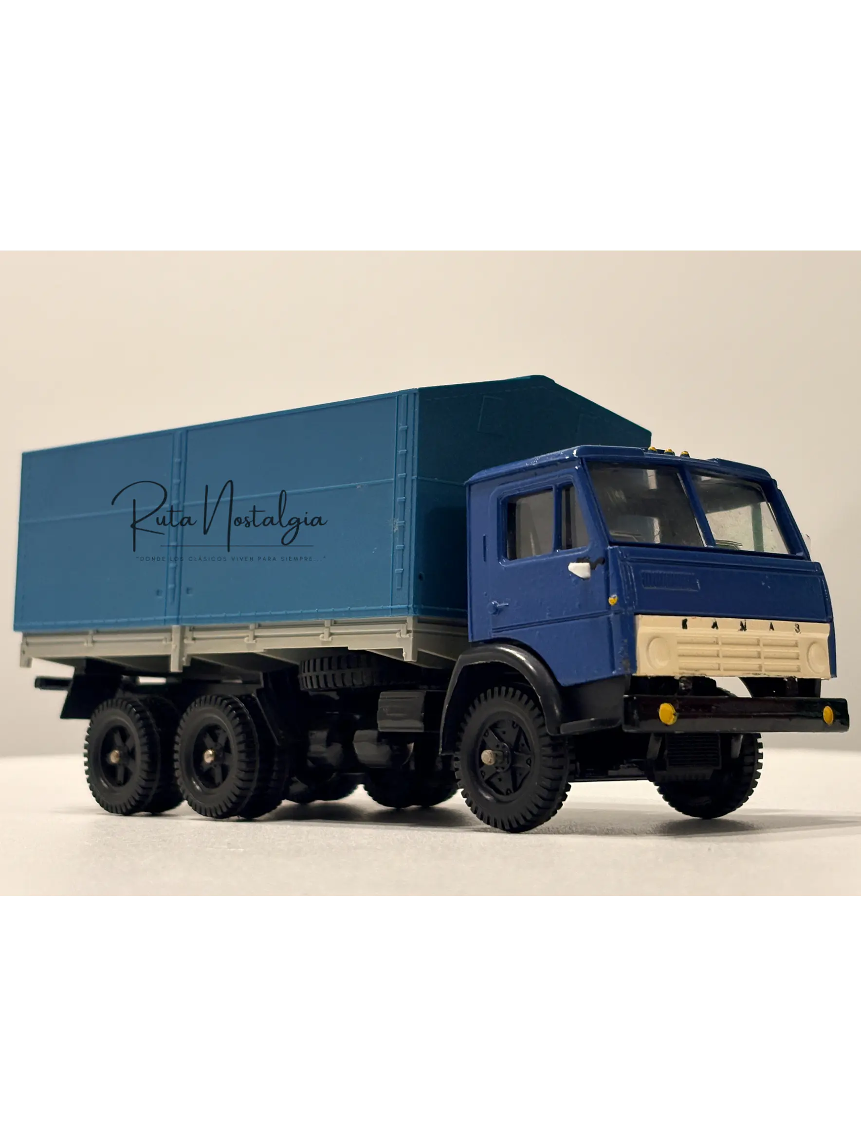 Kamaz 5320 | Elecon AREK 1:43 - Made in USSR | Camión soviético vintage sin caja para colección en Chile - Sin espejo retrovisor derecho 1