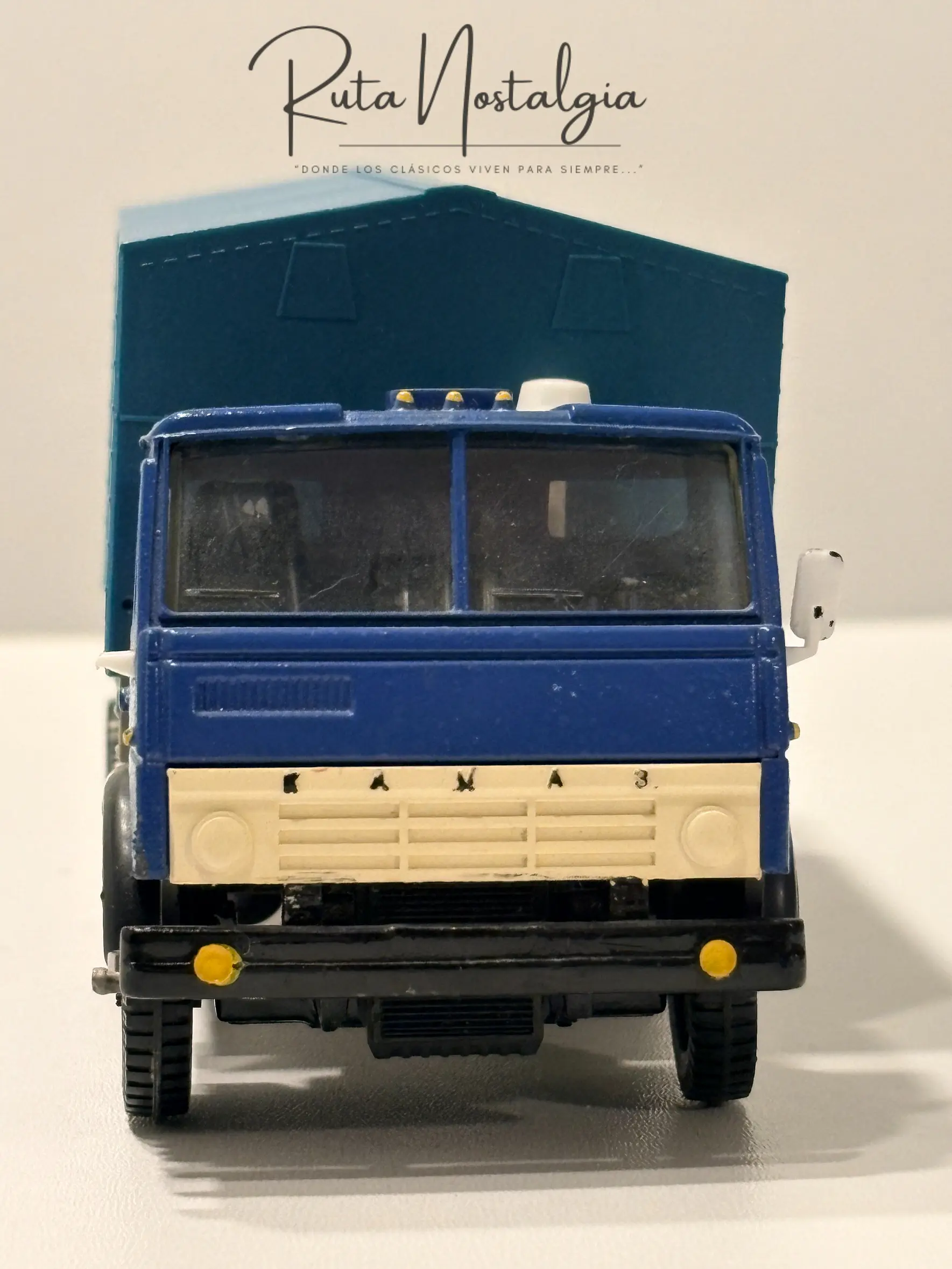 Kamaz 5320 | Elecon AREK 1:43 - Made in USSR | Camión soviético vintage sin caja para colección en Chile - Sin espejo retrovisor derecho 2