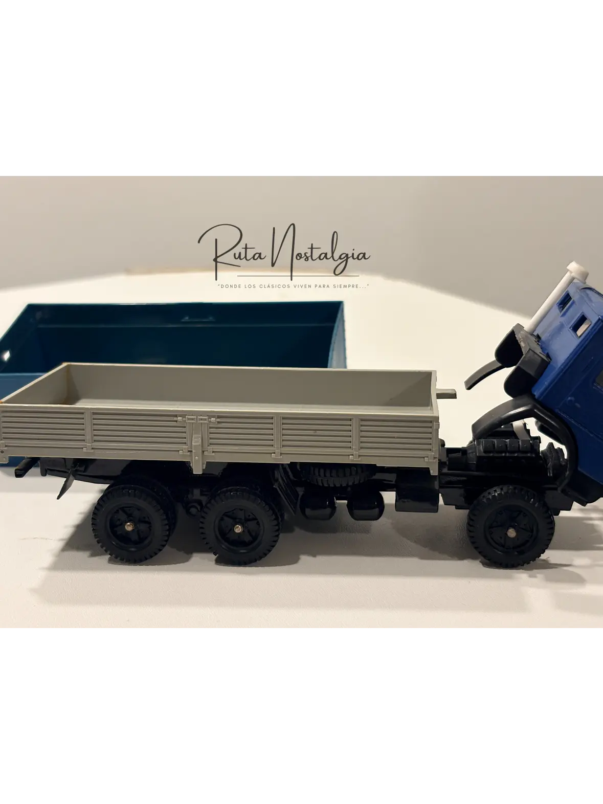 Kamaz 5320 | Elecon AREK 1:43 - Made in USSR | Camión soviético vintage sin caja para colección en Chile - Sin espejo retrovisor derecho 5