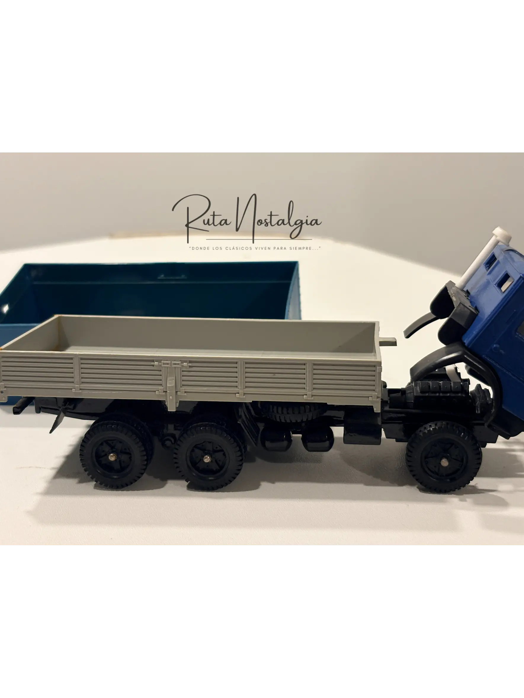 Kamaz 5320 | Elecon AREK 1:43 - Made in USSR | Camión soviético vintage sin caja para colección en Chile - Sin espejo retrovisor derecho 5