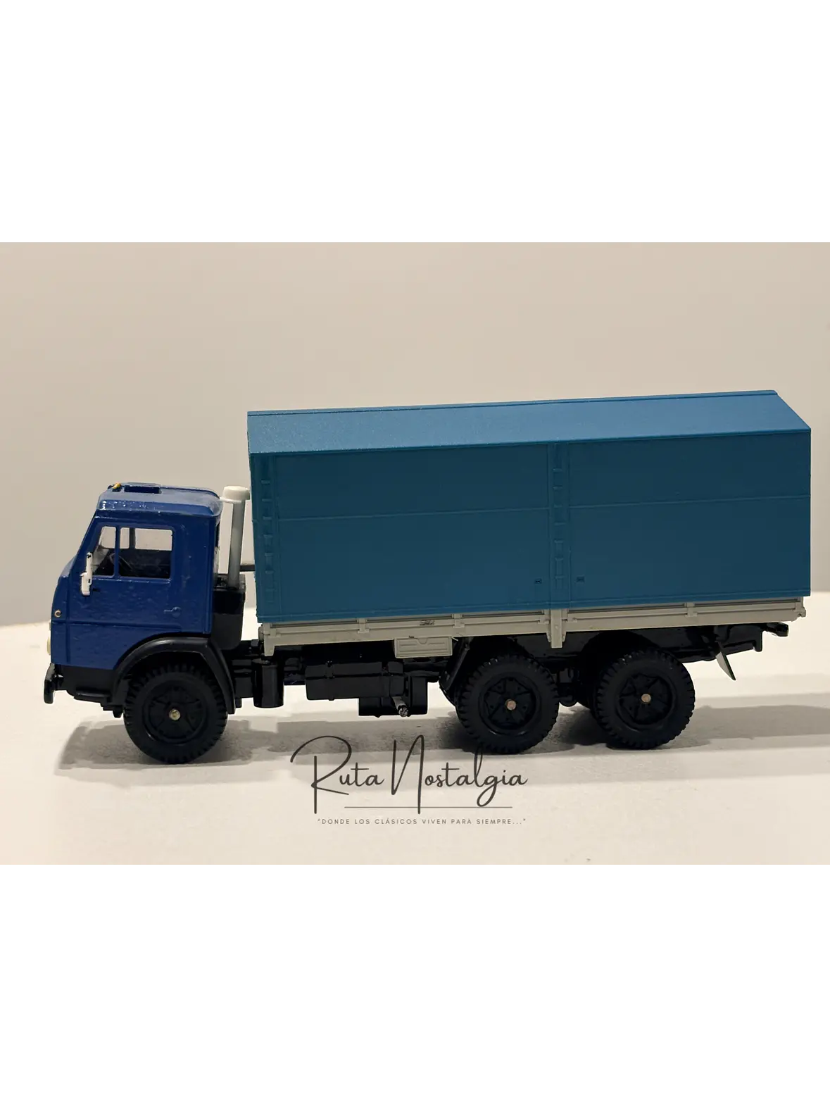 Kamaz 5320 | Elecon AREK 1:43 - Made in USSR | Camión soviético vintage sin caja para colección en Chile - Sin espejo retrovisor derecho 4