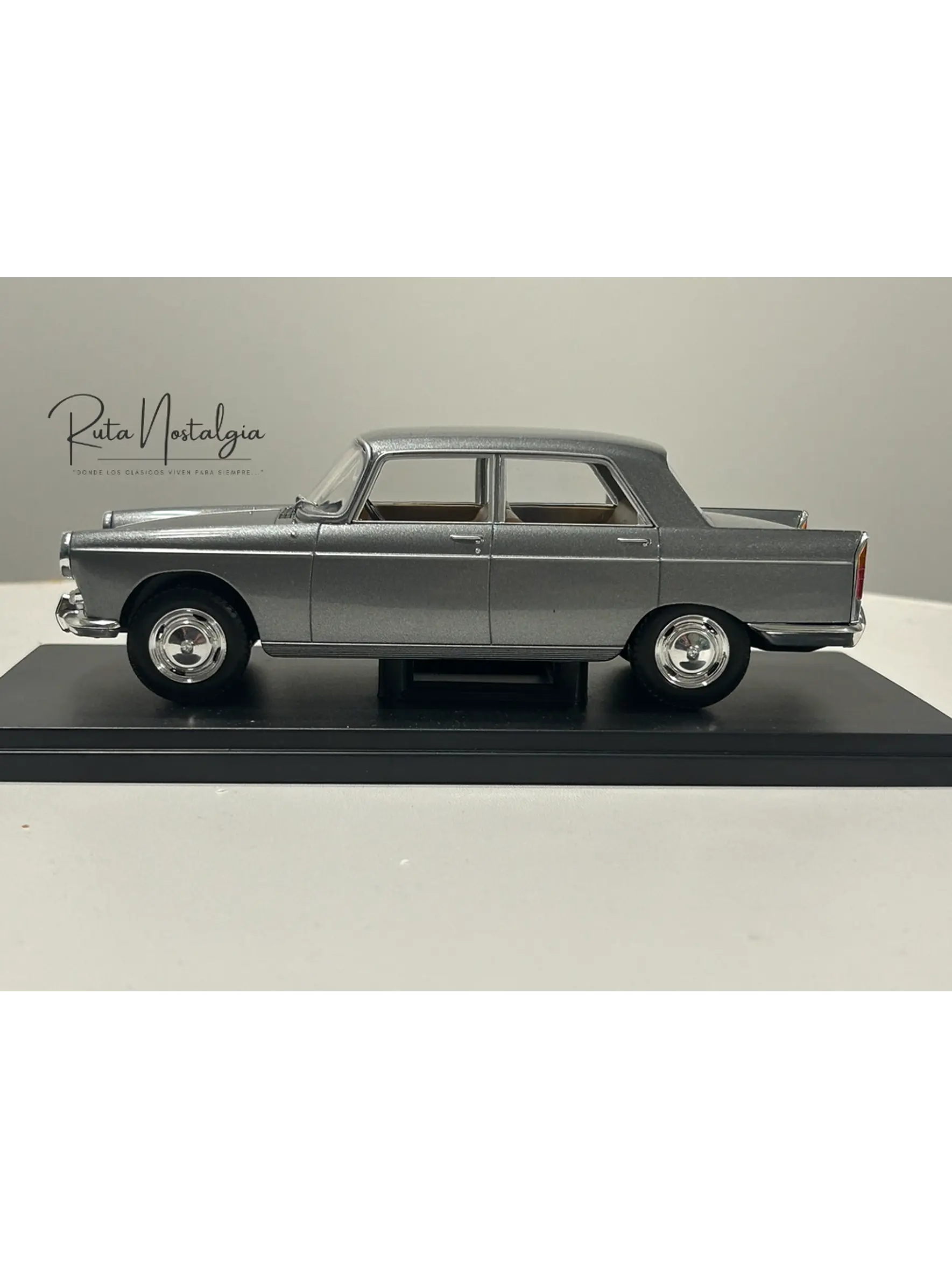 Peugeot 404 1960 — WhiteBox 1:24 | Gris Metálico | El auto familiar chileno de los 60s 8