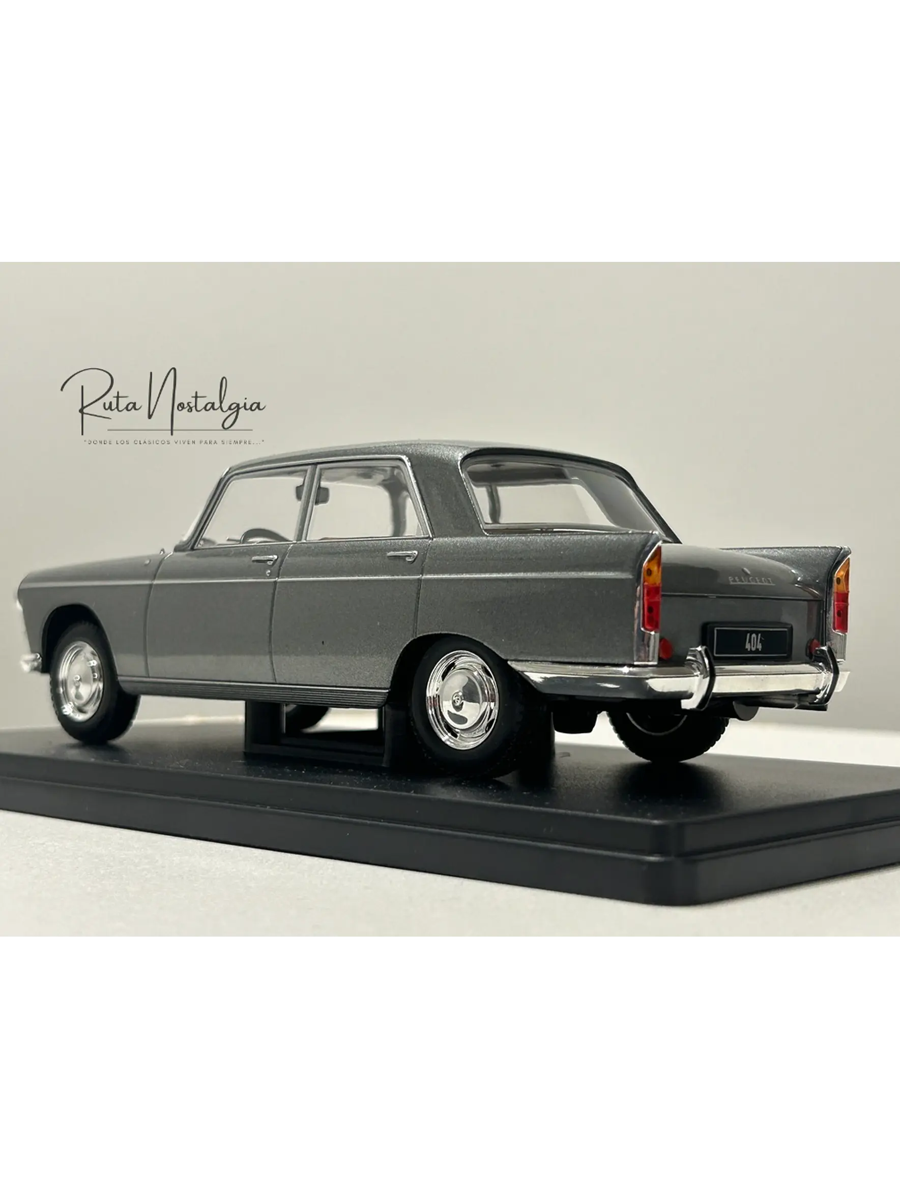 Peugeot 404 1960 — WhiteBox 1:24 | Gris Metálico | El auto familiar chileno de los 60s 7