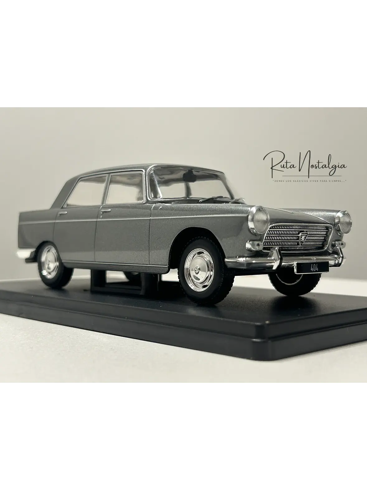 Peugeot 404 1960 — WhiteBox 1:24 | Gris Metálico | El auto familiar chileno de los 60s 9