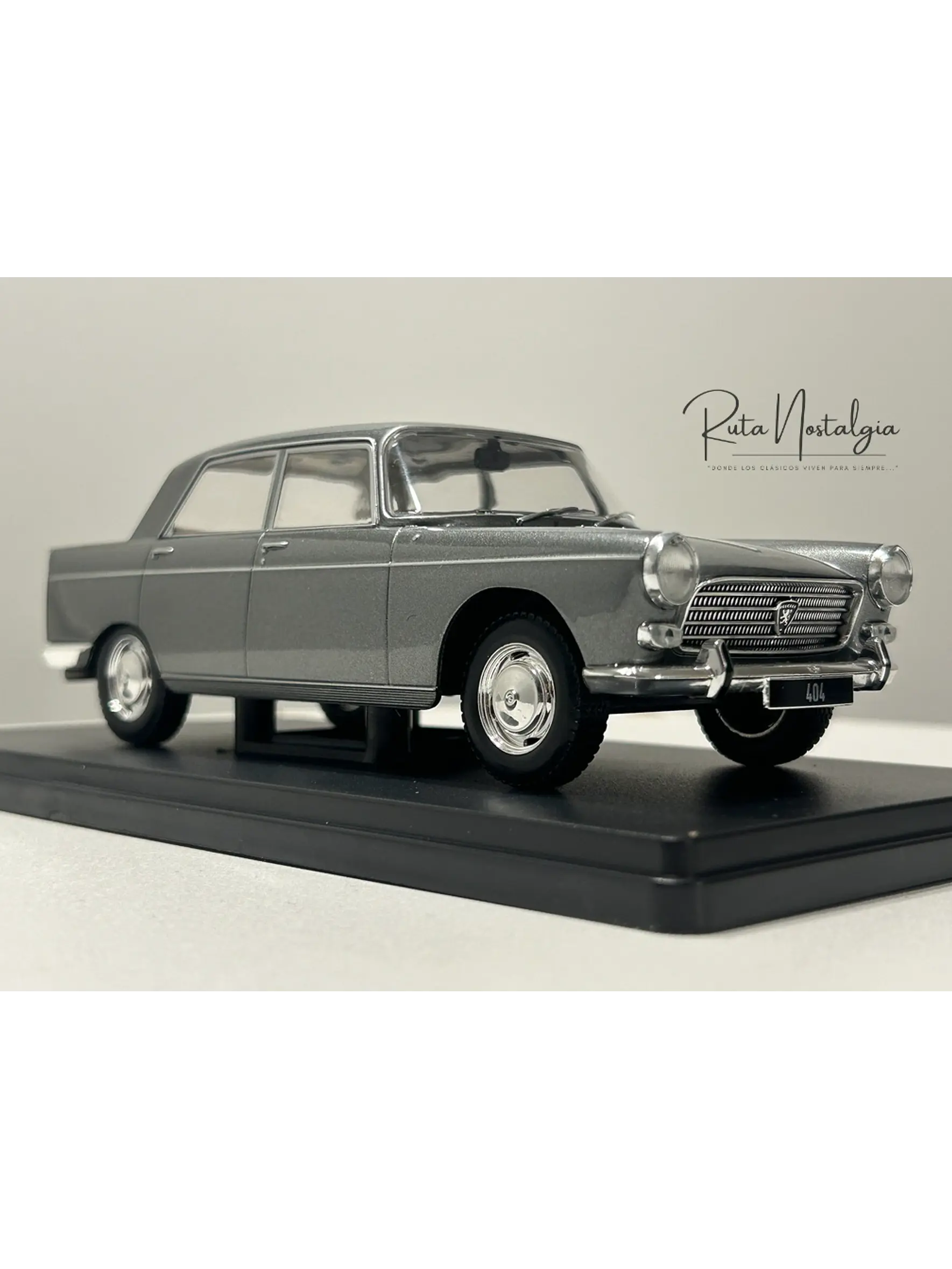 Peugeot 404 1960 — WhiteBox 1:24 | Gris Metálico | El auto familiar chileno de los 60s 9