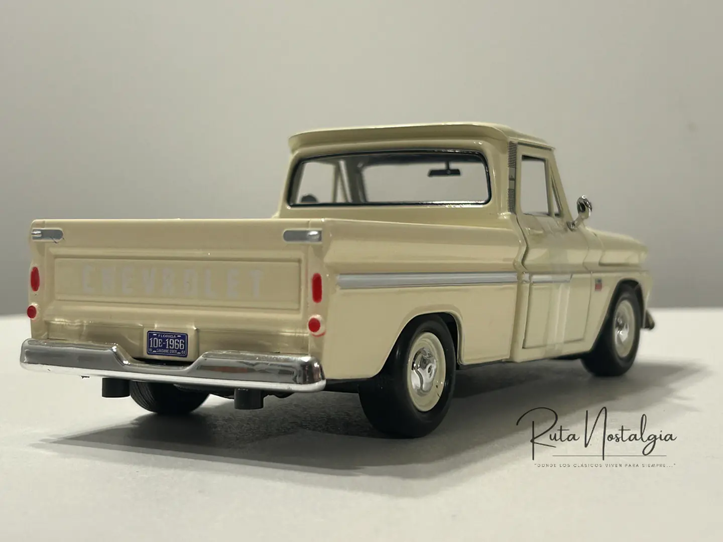 Camioneta Chevrolet C10 Fleetside Pick-Up | Motormax 1:24 8