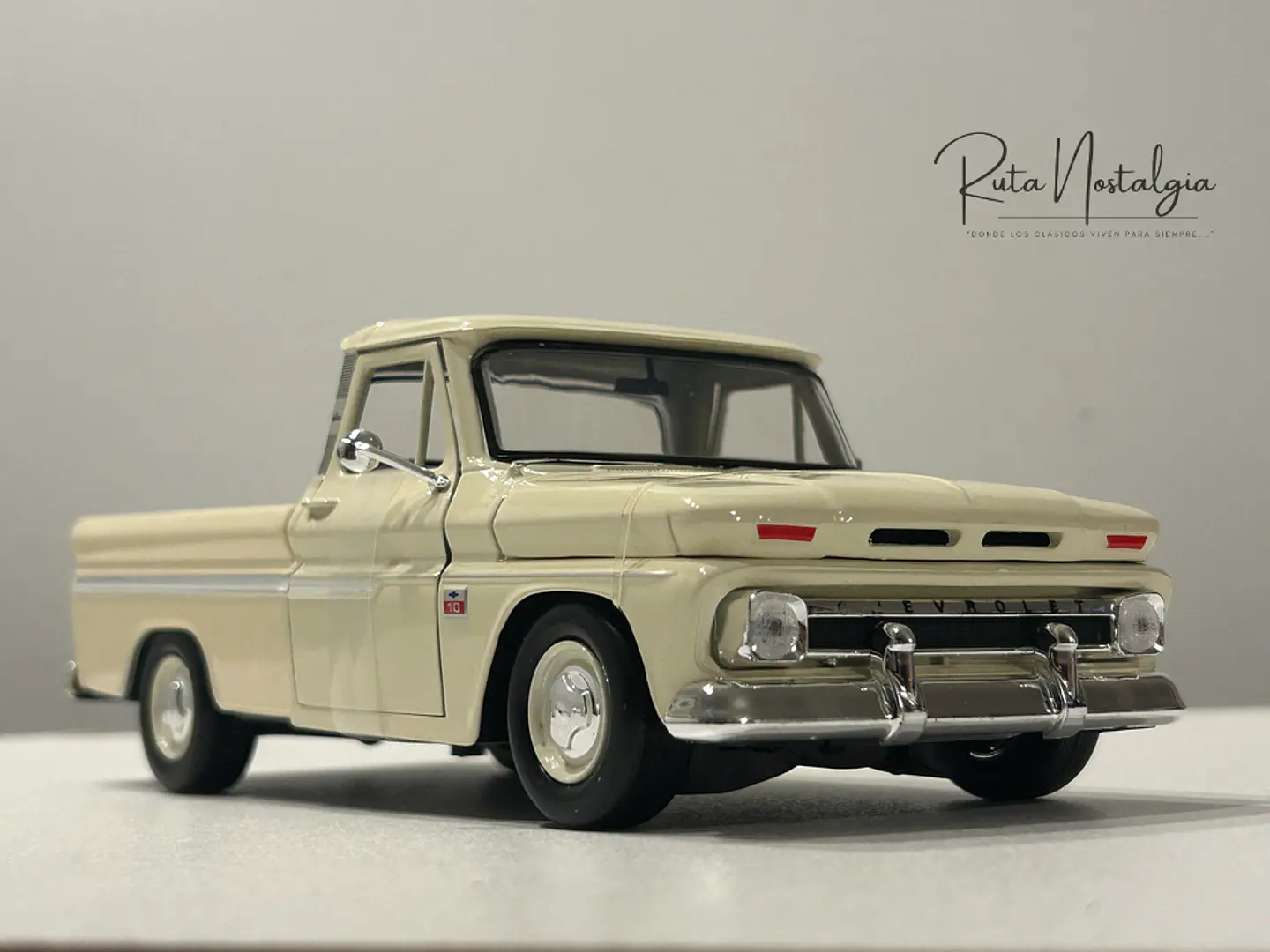 Camioneta Chevrolet C10 Fleetside Pick-Up | Motormax 1:24 1