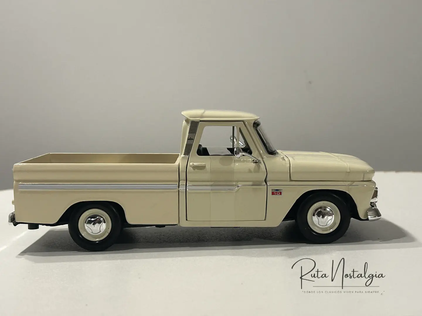 Camioneta Chevrolet C10 Fleetside Pick-Up | Motormax 1:24 9