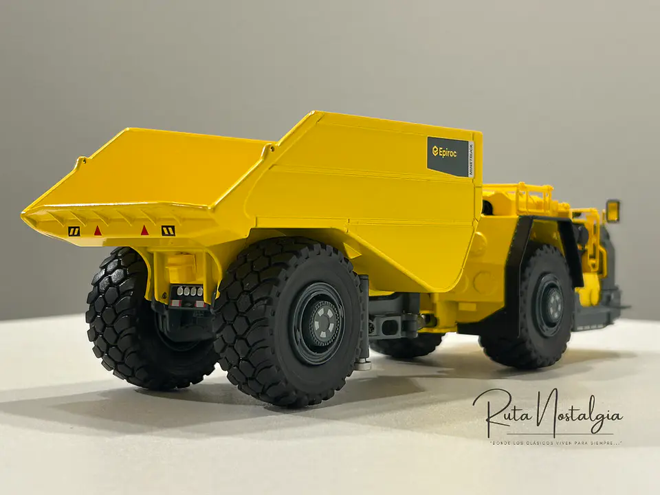 Camión Dumper Subterráneo Epiroc Minetruck MT65 S - Escala 1:50 –  DETALLE EN PINTURA 7
