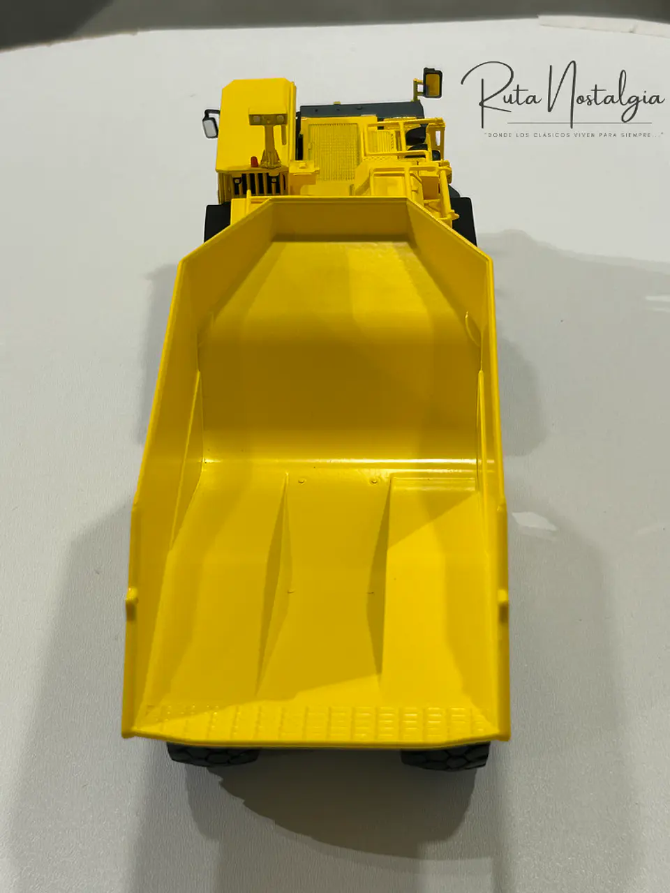 Camión Dumper Subterráneo Epiroc Minetruck MT65 S - Escala 1:50 –  DETALLE EN PINTURA 8