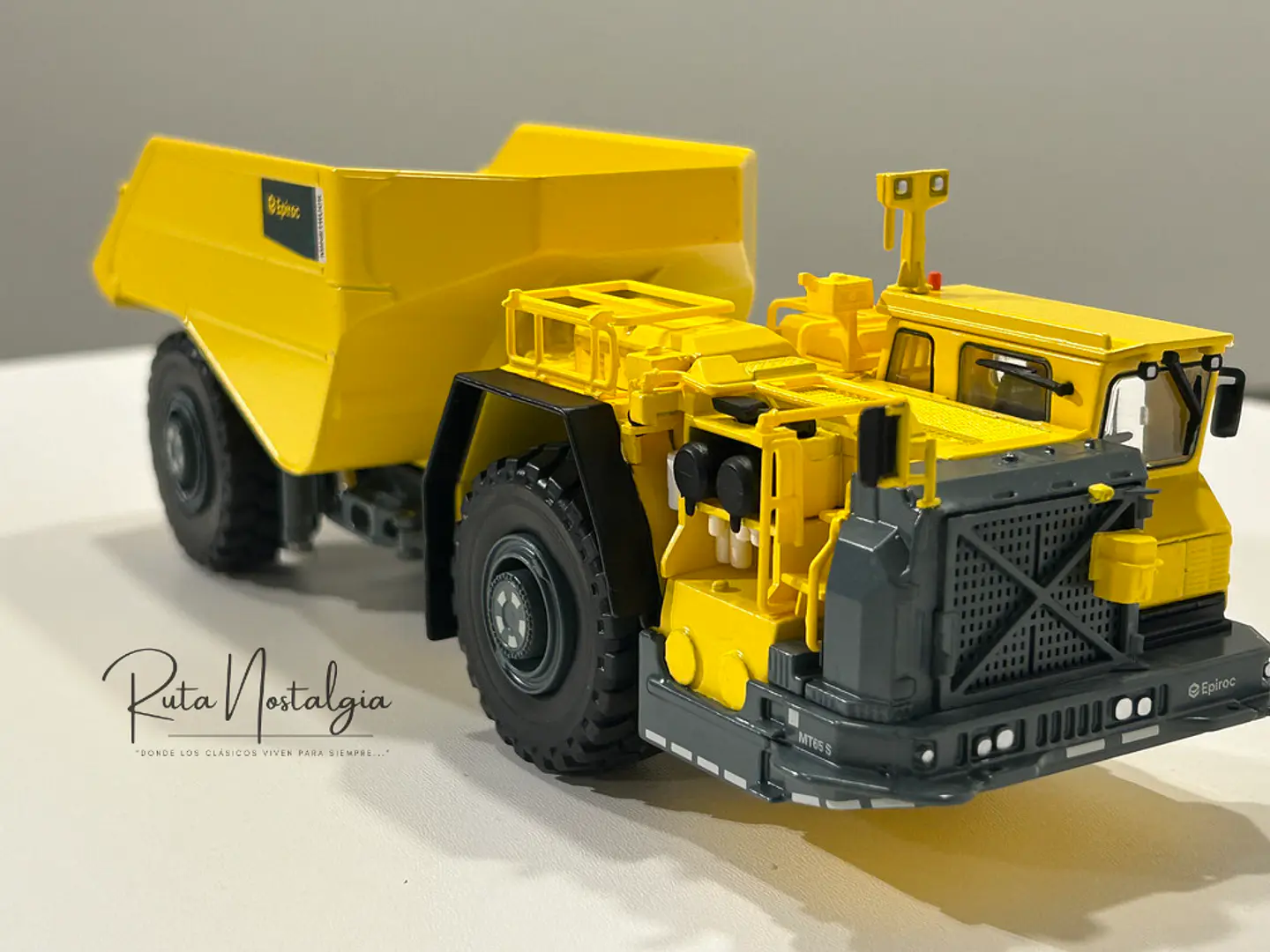 Camión Dumper Subterráneo Epiroc Minetruck MT65 S - Escala 1:50 –  DETALLE EN PINTURA 5
