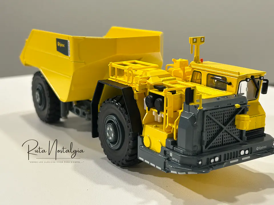Camión Dumper Subterráneo Epiroc Minetruck MT65 S - Escala 1:50 –  DETALLE EN PINTURA 5