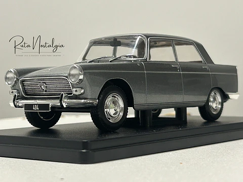 Peugeot 404 1960 — WhiteBox 1:24 | CAJA CON CARTÓN DAÑADO