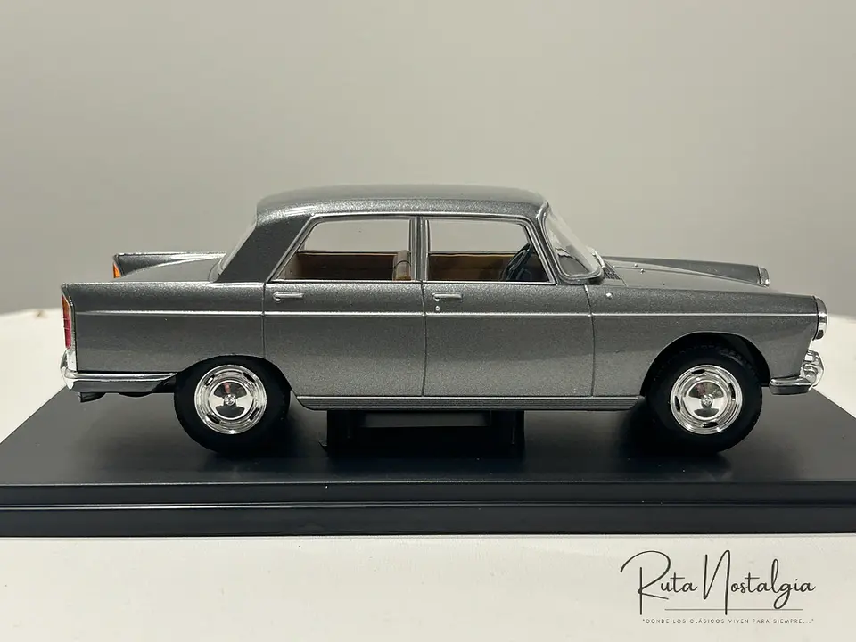 Peugeot 404 1960 — WhiteBox 1:24 | CAJA CON CARTÓN DAÑADO 4