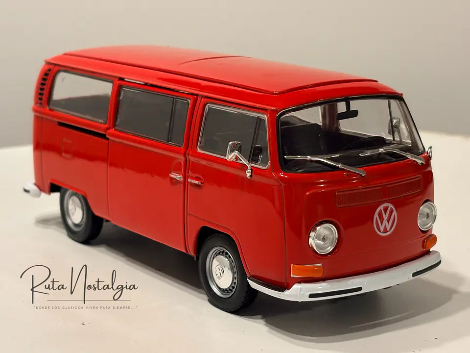 Furgón a escala Volkswagen Kombi T2 Bus 1972 | 1:24 Welly – MODELO CON ESPEJO REPARADO 10