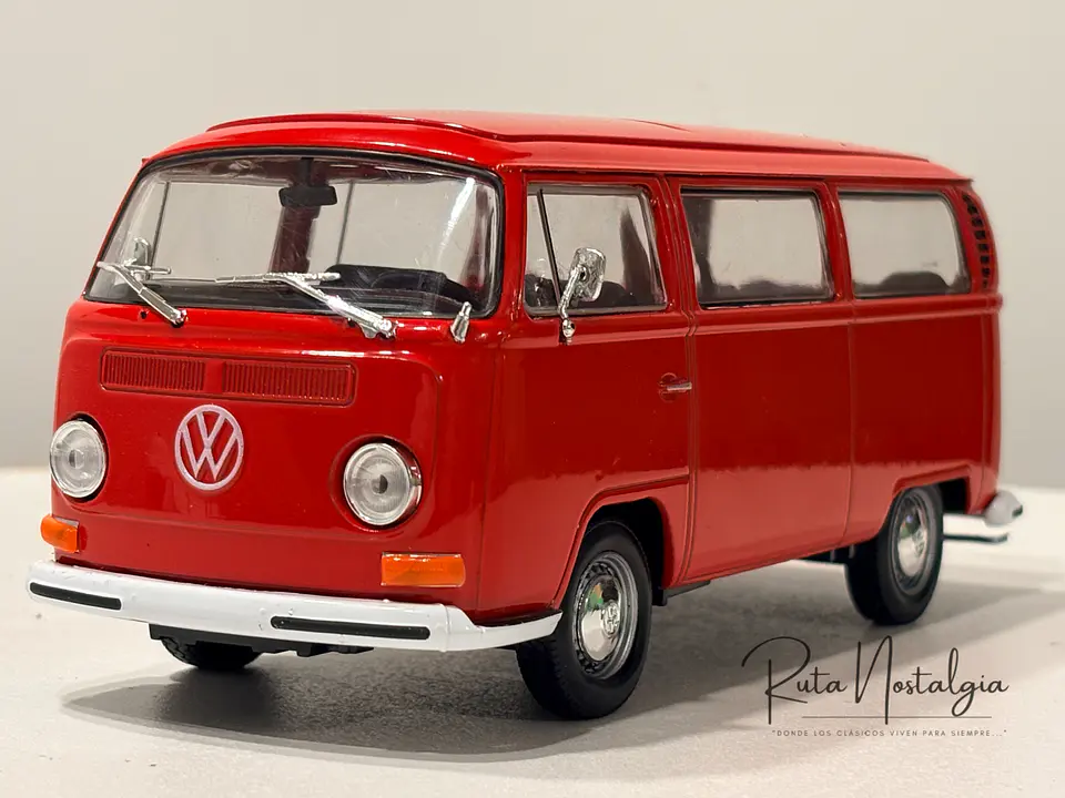 Furgón a escala Volkswagen Kombi T2 Bus 1972 | 1:24 Welly – MODELO CON ESPEJO REPARADO 5