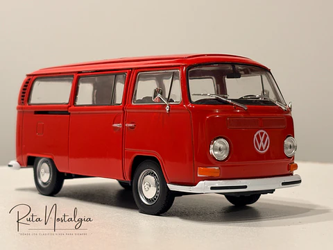 Furgón a escala Volkswagen Kombi T2 Bus 1972 | 1:24 Welly – MODELO CON ESPEJO REPARADO