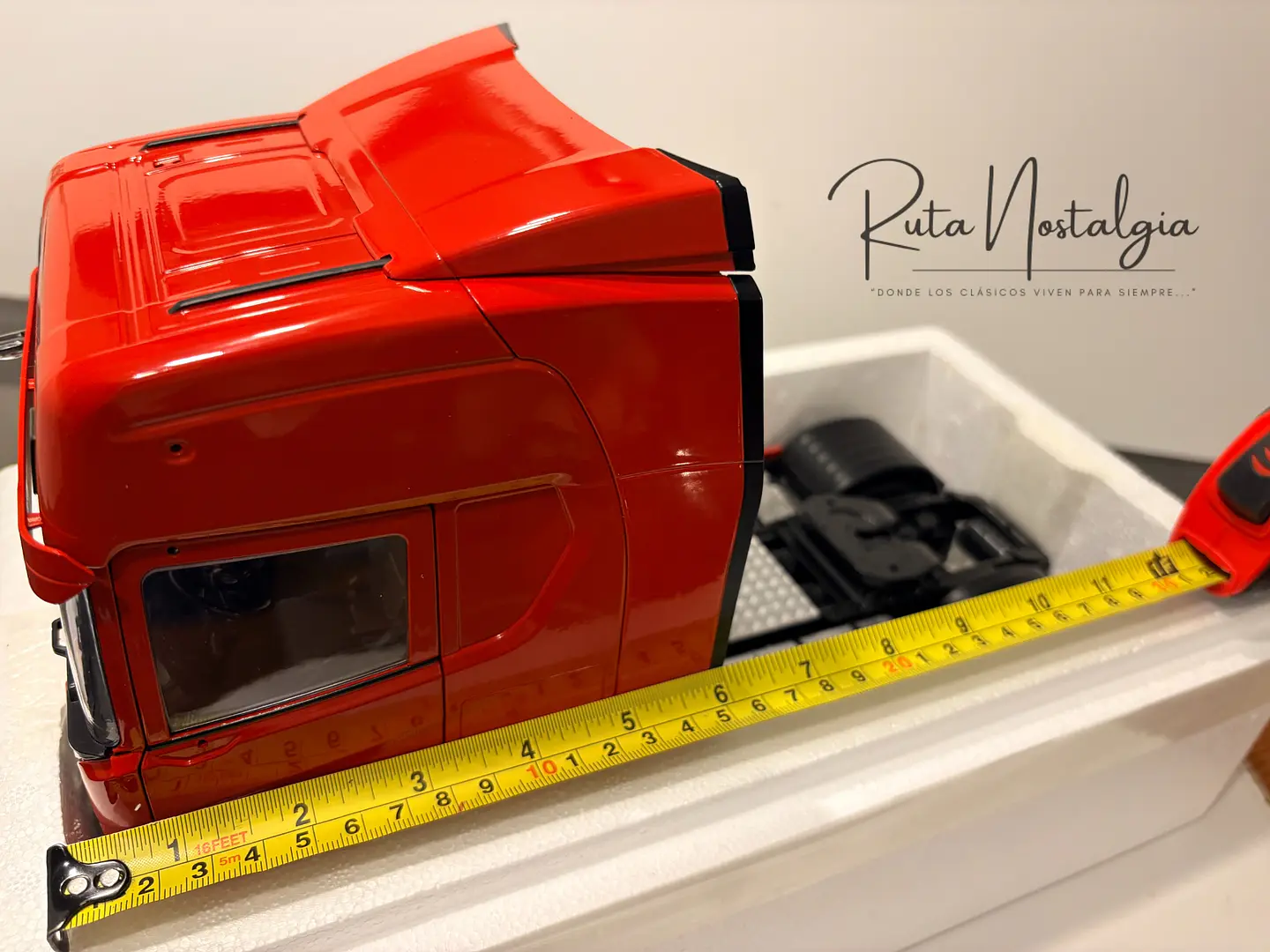 Camión a escala Scania R-Series Topline 2019 | 1:18 Premium ClassiXXs by IXO | MODELO SIN CAJA EXTERNA.  ACCESORIO INTERNO SUELTO. 14