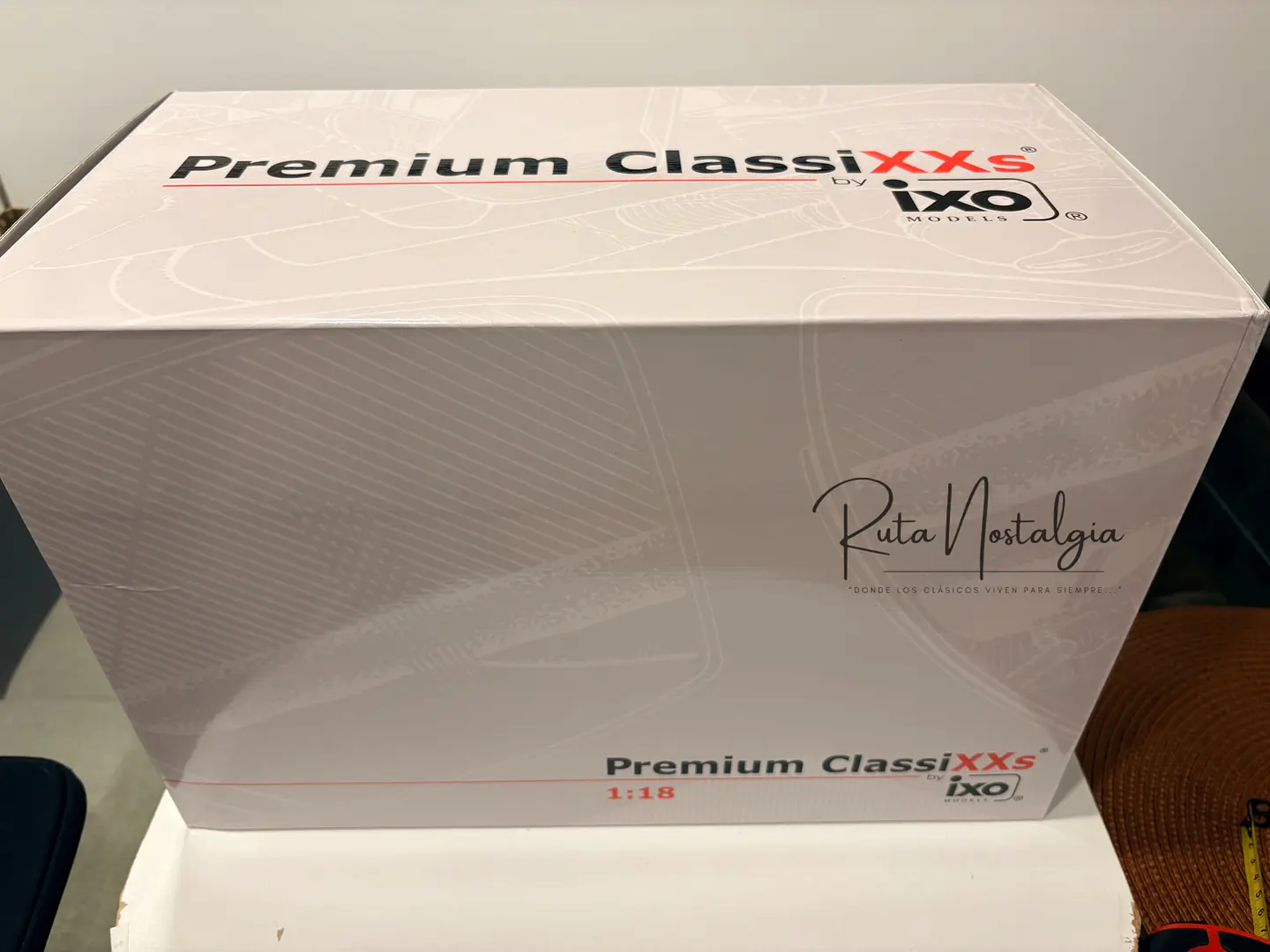 Camión a escala Scania R-Series Topline 2019 | 1:18 Premium ClassiXXs by IXO | MODELO SIN CAJA EXTERNA.  ACCESORIO INTERNO SUELTO. 15