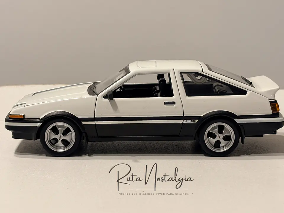 Auto Toyota Sprinter Trueno AE86 Blanco Negro Maisto 1:24 | CAJA DE CARTÓN CON DETALLES 5