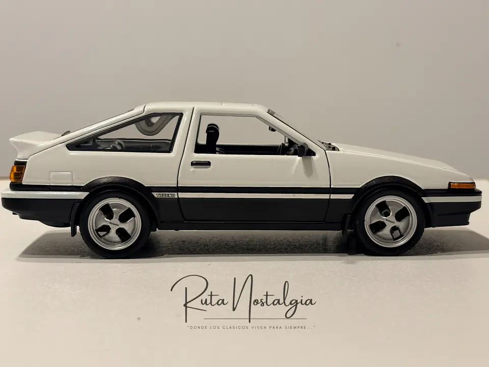 Auto Toyota Sprinter Trueno AE86 Blanco Negro Maisto 1:24 | CAJA DE CARTÓN CON DETALLES 8
