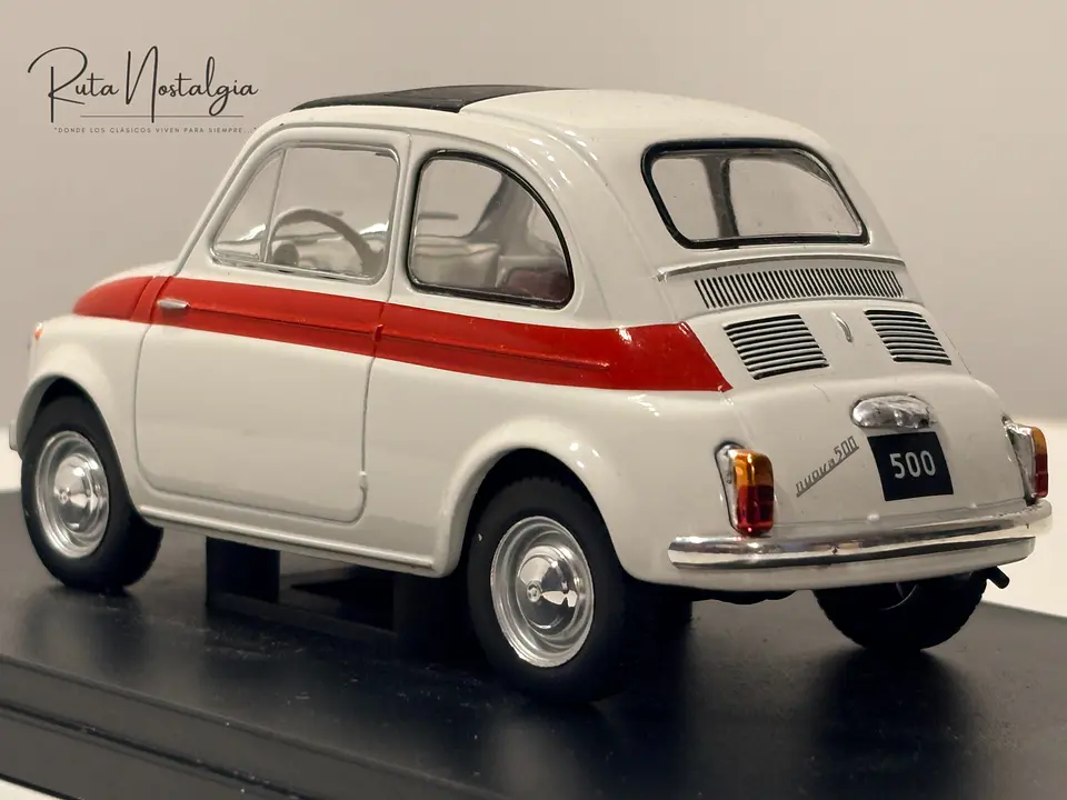 Fiat 500 1960 White/Red WhiteBox 1:24 | Auto Italiano Clásico de Colección - MODELO SIN CAJA 5