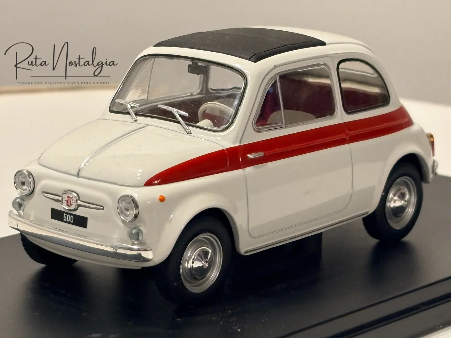 Fiat 500 1960 White/Red WhiteBox 1:24 | Auto Italiano Clásico de Colección - MODELO SIN CAJA 8