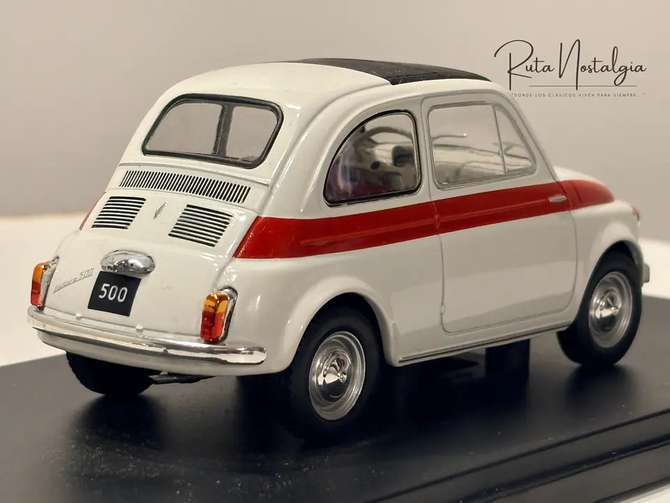 Fiat 500 1960 White/Red WhiteBox 1:24 | Auto Italiano Clásico de Colección - MODELO SIN CAJA 6