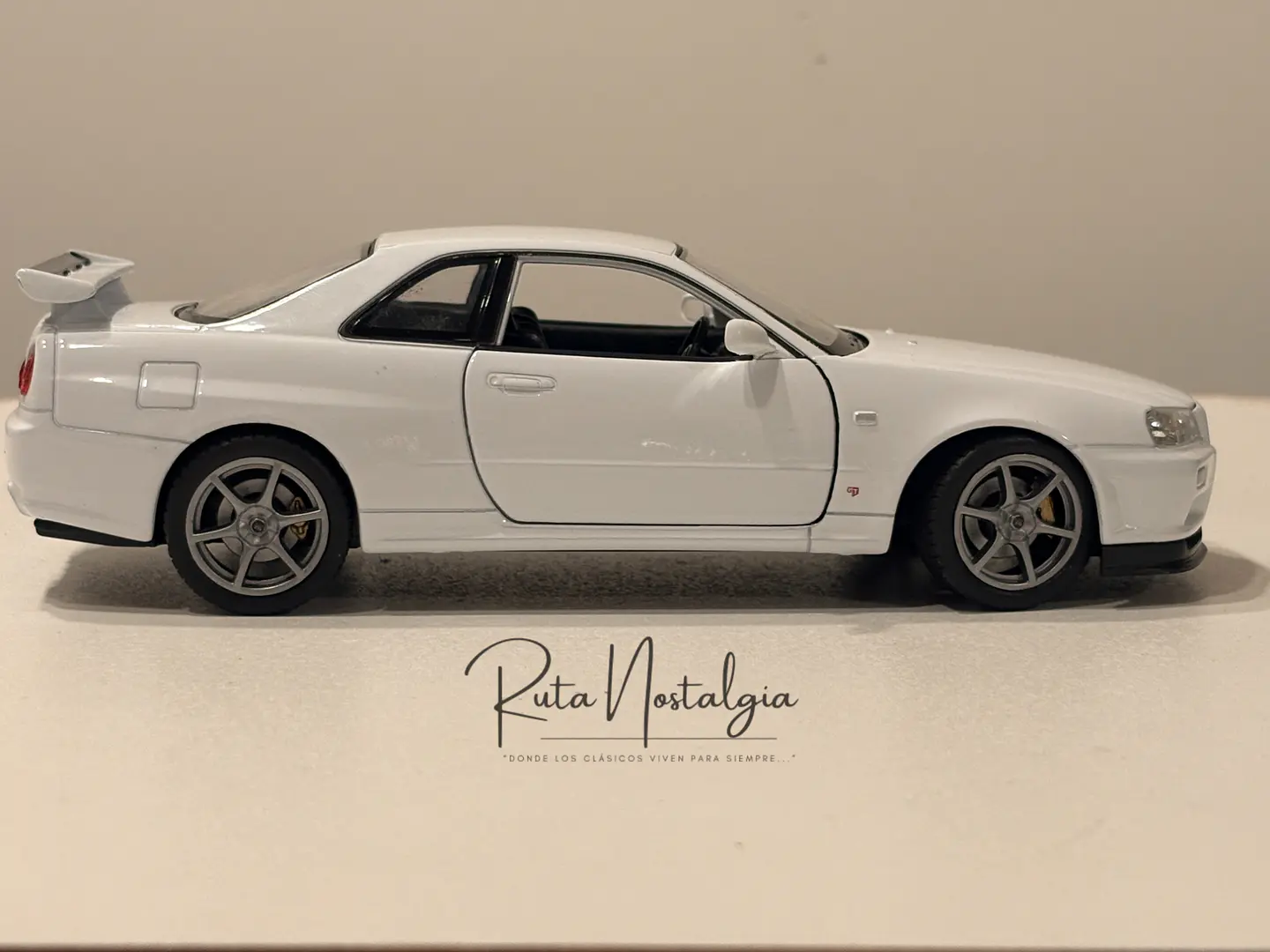 Nissan Skyline GT-R (R34) — Welly NEX Models 1:24 | ESPEJO RETROVISOR REPARADO 10