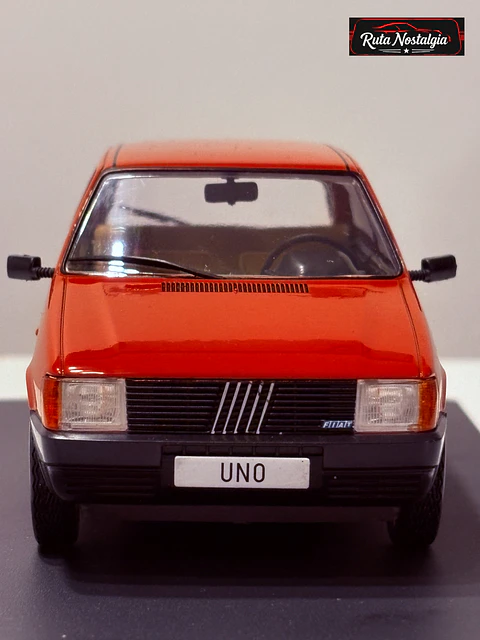 Auto Fiat Uno 45 (1983) | WhiteBox Escala 1:24